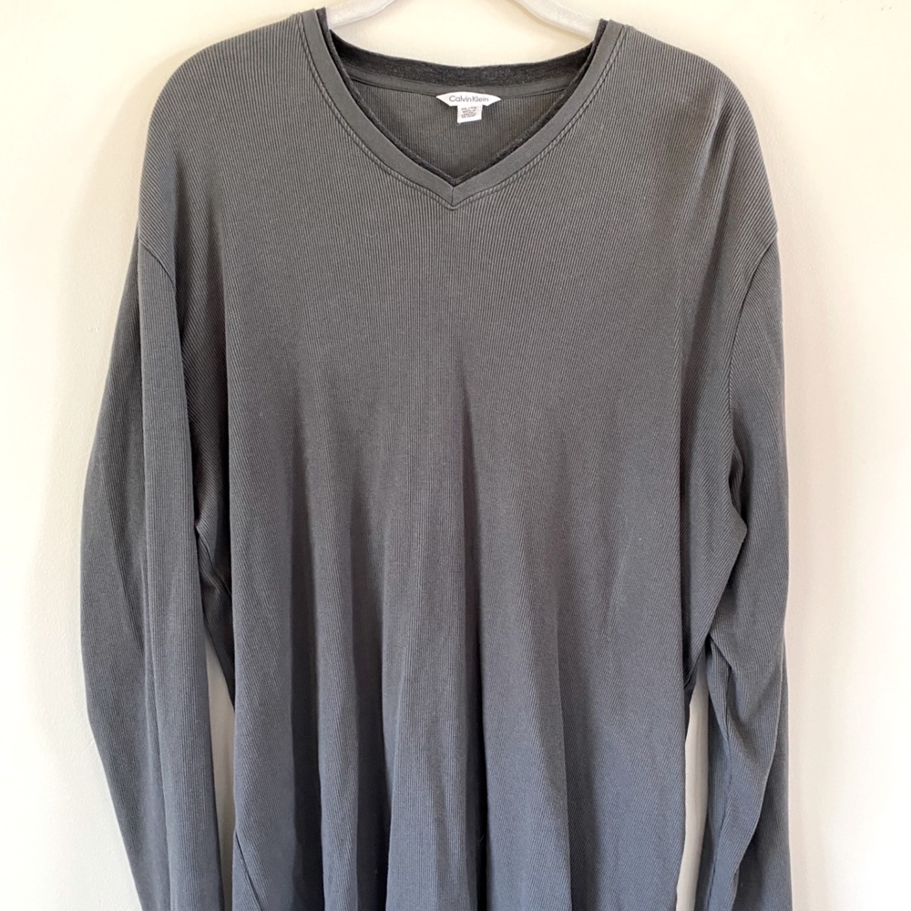 Calvin Kline long sleeve, v-neck